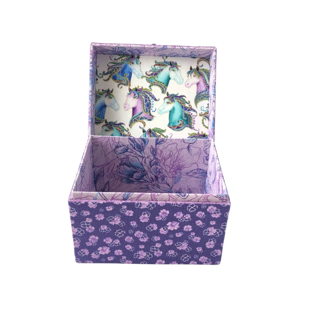 Supreme Hinged Lid Box with Enchanting Design