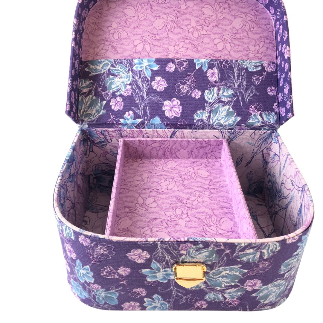 Charming Floral Suitcase with Removable Tray & Lid Pocket